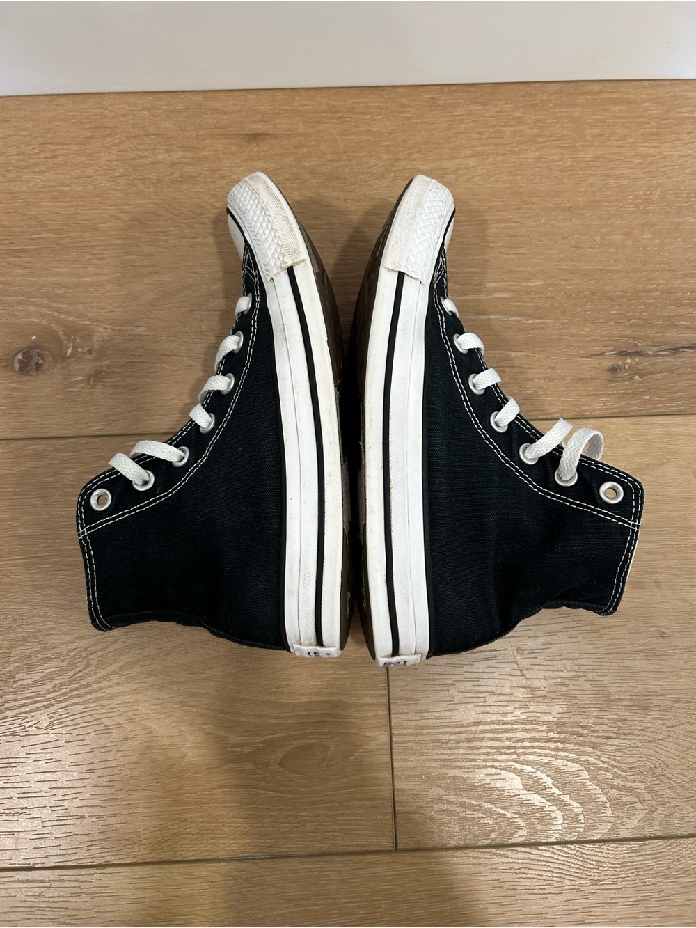 Chuck Taylor Converse - Black - Women’s 7 - Picture 6 of 8